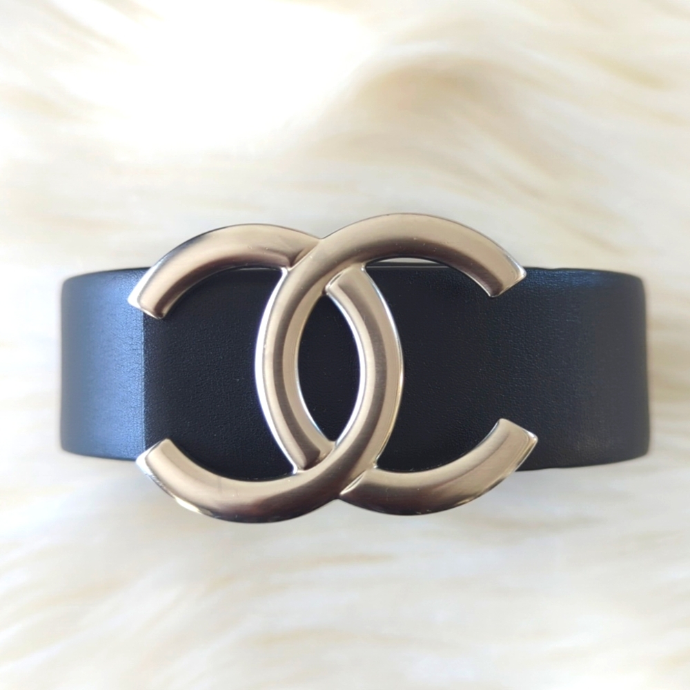 CHANEL Reservible Black & Burgundy CC Leather Belt
